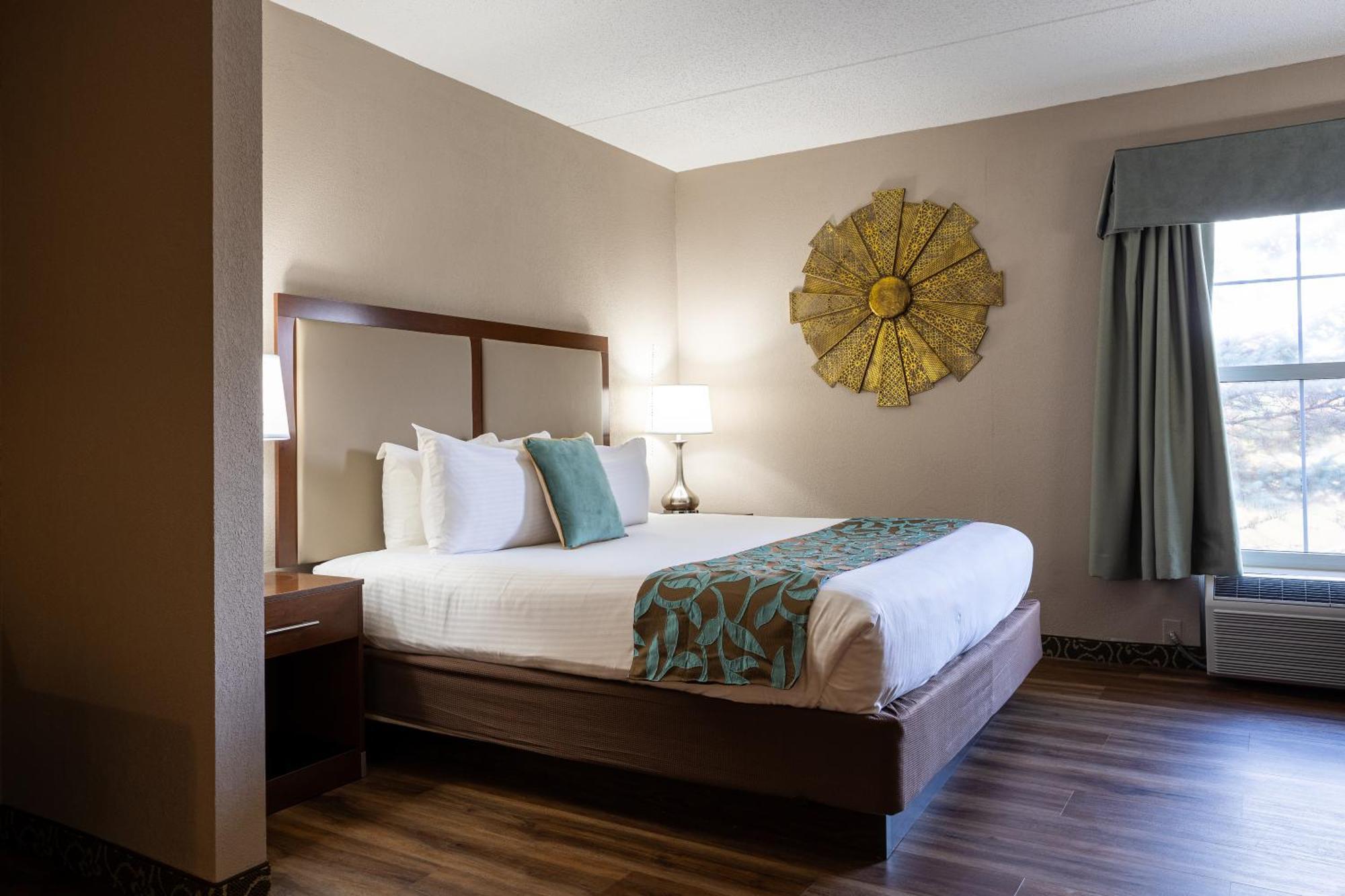 D. Hotel Suites & Spa Холиоук Екстериор снимка