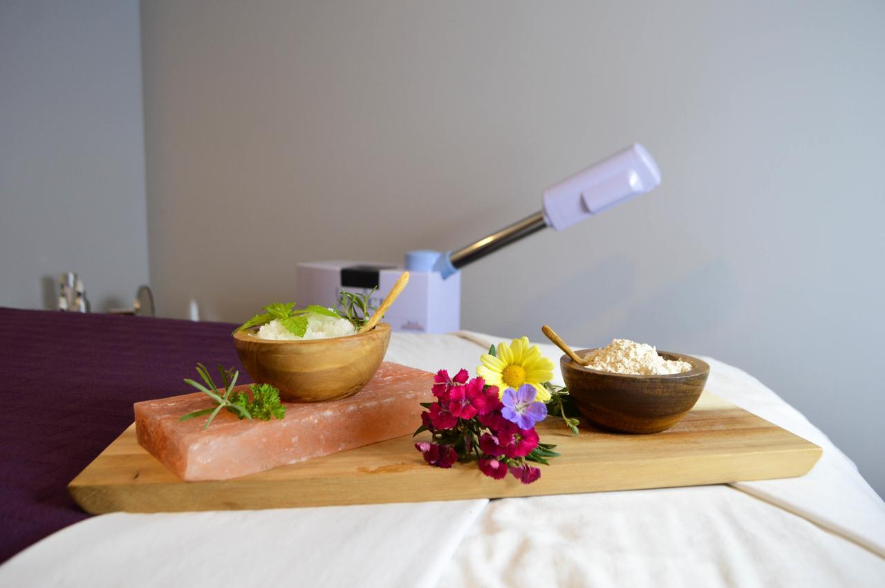 D. Hotel Suites & Spa Холиоук Екстериор снимка