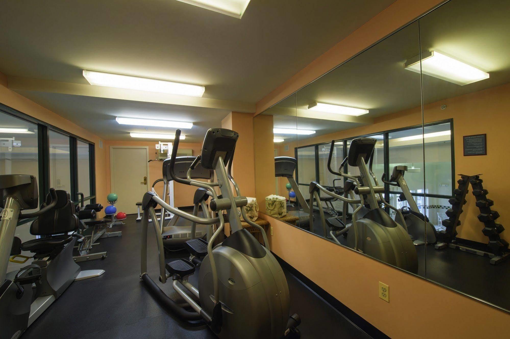 D. Hotel Suites & Spa Холиоук Екстериор снимка