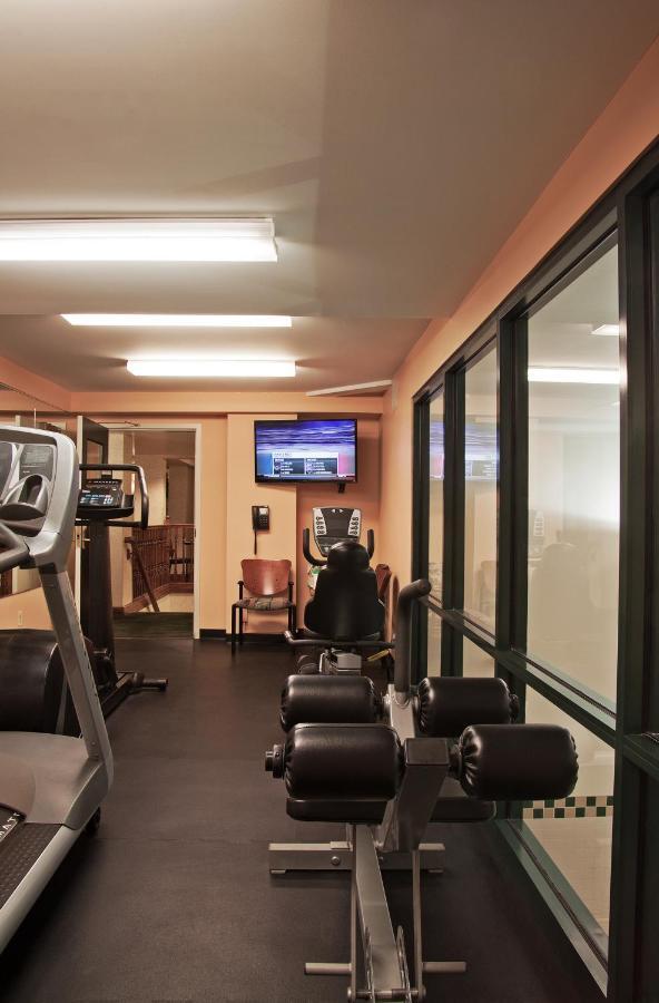 D. Hotel Suites & Spa Холиоук Екстериор снимка